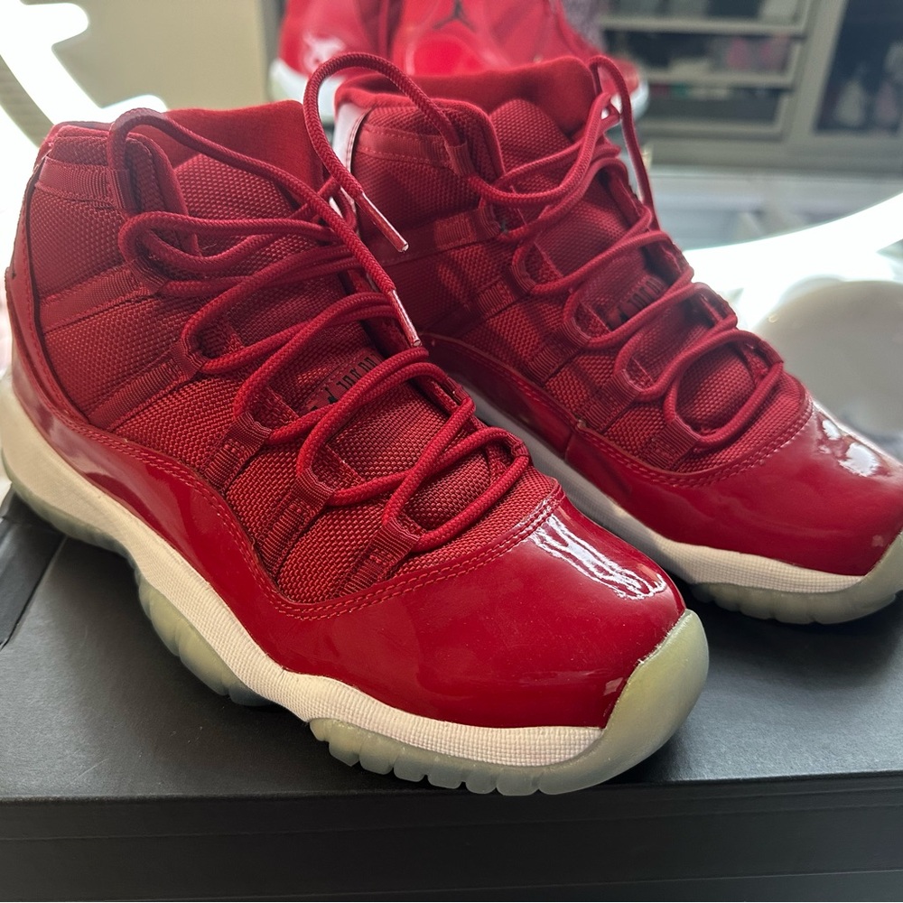 AIR JORDAN 11 RETRO